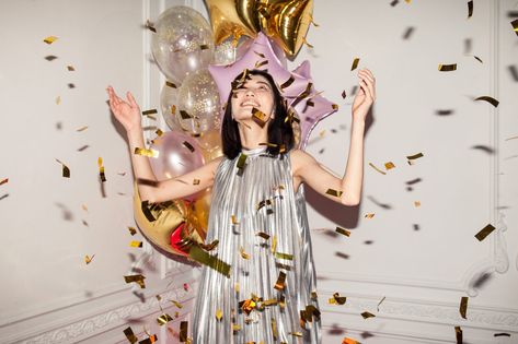 15 Can't-Miss New Years Outfit Ideas | Looks for All Your Occasions - MY CHIC OBSESSION Dresses For Broad Shoulders, Broad Shoulders, Weird Text, Birthday Dinners, Roger Vivier, Carrie Bradshaw, Funny Text Messages, Clash Of Clans, Goodie Bags