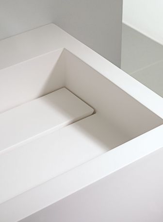 Close up of the invisible drain system, Yat sink by Systempool Contemporary Sink, Quartz Sink, Wc Design, Modern Basin, Sink Cover, Washbasin Design, Bathroom Drain, Drainage System, Bath Sinks