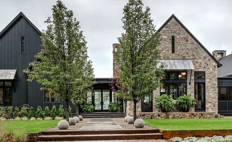 Fasad Design, Transitional Exterior, Farmhouse Architecture, Modern Barn House, Casa Patio, Modern Farmhouse Exterior, Barn Style House, Hus Inspiration, Transitional House