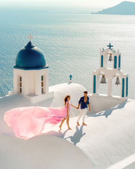 FLYING DRESS PHOTOSHOOTINGS on Instagram: “Here are some tips for the perfect photoshoot: ⠀ ▫️Enlist the support of your other half, you both should want it. ▫️Think over the idea…” Photoshoot In Dress, Santorini Greece Photography, Santorini Flying Dress, Flying Dress Photoshoot, Santorini Dress, Santorini Photographer, Flying Dress, Dress Couple, Dresses Photography