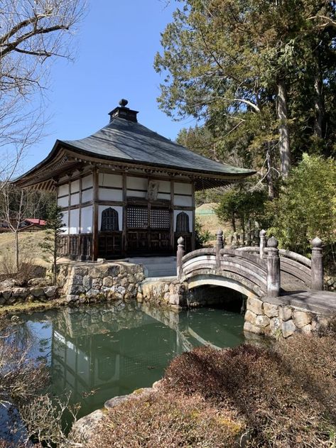 Part of the Ankoku-ji temple in Takayama, Japan. Japanese Alps, Japanese Buildings, Japanese Town, Japanese Style House, Zen Buddhism, Takayama, Traditional Building, Foot Bath, Gifu