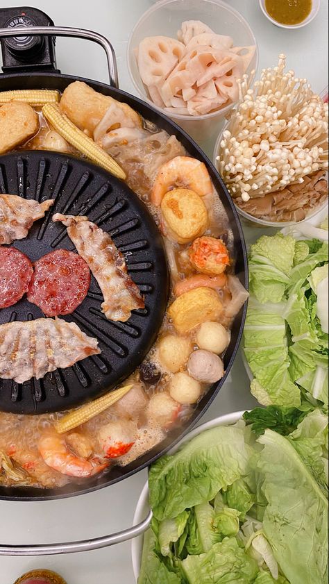 Steamboat is what most would consider as the perfect meal to get friends and family together. Dining in circles around a hot pot while sharing is a great way to bond indeed. Not to mention if there are unlimited refills of seafood or meat, that would be even better. . #steamboat #hotpot #火锅🍲 #foodblogger #recipes #recipe #recipeoftheday #sharefood #yummy #yummyfood #yummyyummy #yummyinmytummy #tastyfood #tastemade #delicious #deliciousfood #deliciousbites Steamboat Food, Steamboat Recipe, Garlic Oil, Taste Made, Steam Boats, Easy Delicious Recipes, Hot Pot, Recipe Of The Day, Food Blogger