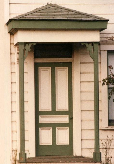 Olive Green House Exterior White Trim, Green Trim Exterior House, White House Green Trim, Cream House Exterior Color Combos, Olive Green House Exterior, Cream House Exterior, Historic Paint Colours, Green House Exterior, House Colour