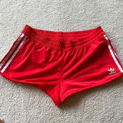 Red Adidas track short size L Track Shorts Outfit, Short Adidas, Adidas Hose, Gymwear Outfits, Track Shorts, Adidas Track, Sport Dress, Red Adidas, Running Clothes