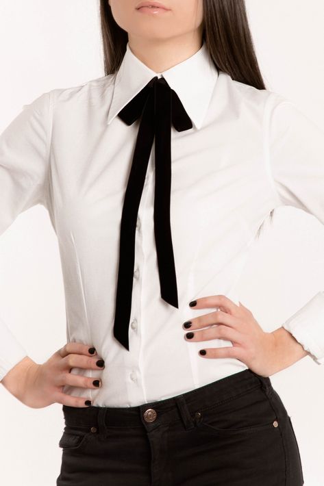 A little detail that adds sophistication to your office wardrobe #giftforher #uniquegift #officewear #ribbon #scarf Tie Outfit, Concert Attire, White Shirt Blouse, Business Outfits Women, Stage Costume, Velvet Choker, Green Outfit, Elegantes Outfit, Vintage Coat