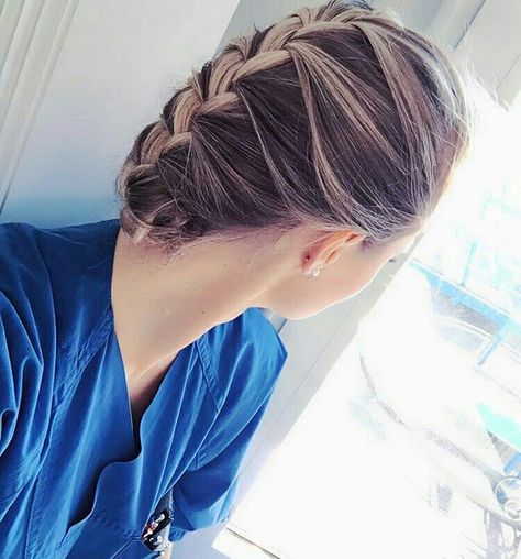 Doctor Hairstyles Medical, Doctor Hairstyles, Nurse Hairstyles Scrubs Up Dos, Nurse Hairstyles Scrubs, Beach Business, Nurse Hairstyles, Medical Transcription, Nursing Life, Medical Billing And Coding