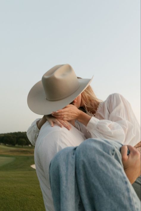 Engagement photo couple session cowboy hat engagement ring golf course wrangler jeans kissing sunset hugging photography white fence Chestnut Springs, Elsie Silver, Grandparents House, Cowboy Romance, Wild Eyes, Small Town Romance, Fotos Goals, Cowgirl Aesthetic, Wild Love