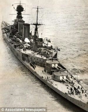 HMS Hood that was sunk by the Bismarck Bismarck Ship, Sink The Bismarck, Bismarck Battleship, Battle Cruiser, Hms Hood, Battle Ships, Royal Navy Ships, Naval History, Anne Boleyn