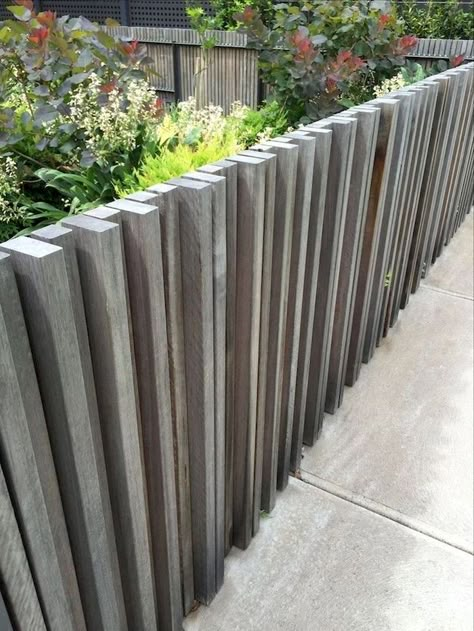 Pagar Modern, Cheap Privacy Fence, Ombra Pergola, Car Ports, Diy Privacy Fence, Modern Fence Design, Privacy Fence Designs, Cheap Fence, Cheap Backyard