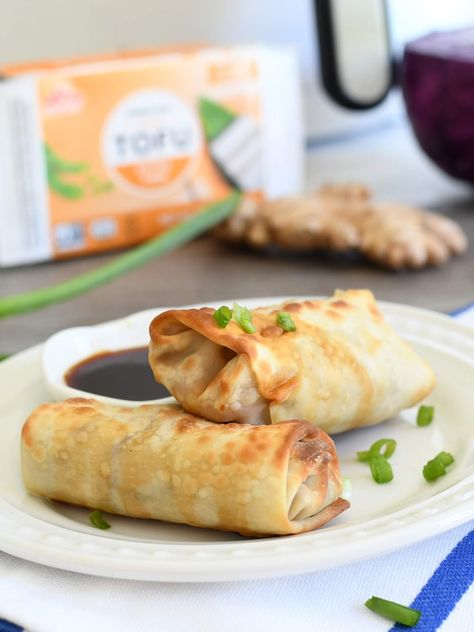 Tofu Egg Rolls, Vegetarian Egg Rolls, Vegan Recepies, Vegan Chinese, Asian Stir Fry, Vegan Entree, Egg Roll Recipes, Recipe Girl, Quick And Easy Recipes