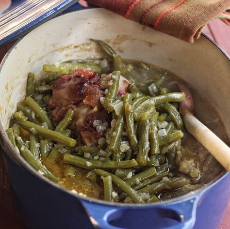 While the cooking time may seem extremely long, this is an old-fashioned southern means of cooking vegetables. When cooked this way, the beans are served with their "pot liquor" and cornbread to sop it up. Slow Cooked Green Beans, Country Green Beans, Ham Hock Recipes, Cook Ham, Ham And Green Beans, Southern Style Green Beans, Southern Green Beans, Slow Cooker Green Beans, Cooking Fresh Green Beans