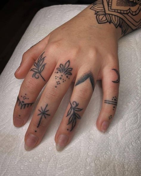 Finger Tattoo Simbols Tattoo, Toe Tattoos, Small Finger Tattoos, Finger Tattoo For Women, Finger Tats, Hand And Finger Tattoos, Pretty Hand Tattoos, Finger Tattoo Designs, Disney Tattoo