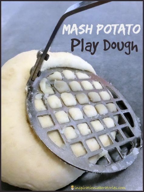 Mash Potato Play Dough - This two ingredient {technically} edible play dough is great for toddlers! Edible Playdough Recipes, Edible Play Dough, Edible Play Dough Recipe, Edible Playdough, Mash Potato, Fun Diy Craft Projects, Diy Edible, Best Edibles, Playdough Activities