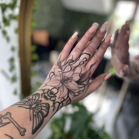 Got to tattoo @elizaplattstattoo hand today 👀 (other healed tattoos not by me) Lemme make your hands pretty 🖤 Alicesophiatattoos@gmail.com Lily Hand Tattoo, Hands Pretty, Tiger Hand Tattoo, Lilly Tattoo, Lillies Tattoo, Lily Flower Tattoos, Hand Tats, Hand Tattoos For Women, Lily Tattoo