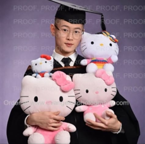 Hello Kitty Graduation, Photoshoot Graduation, Graduation Cap Decoration Diy, Hello Sanrio, Grad Photoshoot, Graduation Cap Designs, Graduation Cap Decoration, Graduation Photoshoot, Grad Pics