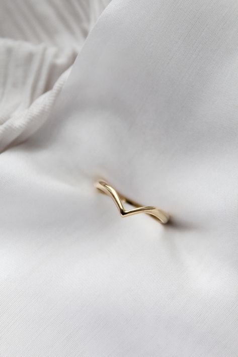 Wishbone Ring Wedding, Gold Wishbone Ring, Gold Rings Simple Unique, Wishbone Wedding Band, Organic Wedding Ring, Simple Ring Design, Rings 2023, Sleek Jewelry, Ring For Boyfriend