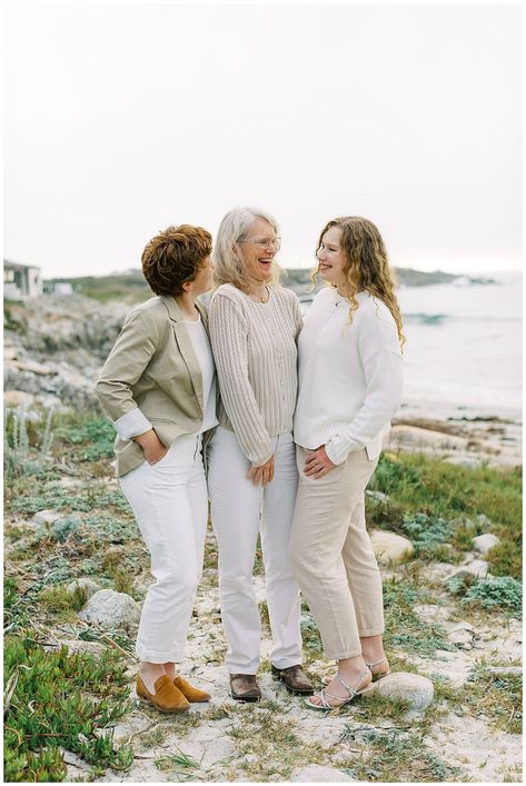 Beautiful photo of mom and her daughters at Pebble Beach Mom Grandma And Daughter Photos, Mom Daughter Grandma Photoshoot, Grandma Mom And Daughter Pictures, Photoshoot With Grandma, Grandmother Granddaughter, Grandma Photos, Family Beach Portraits, Beach Photo Session, Senior Photography Poses