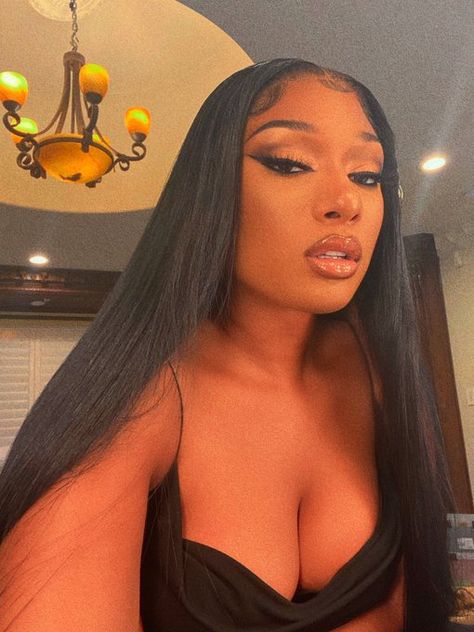 Megan Thee Stallion Brown, Megan Stallion, Birthday Makeup Looks, Birthday Makeup, Megan Thee Stallion, Glamour Makeup, Model Aesthetic, Female Rappers, Looks Black