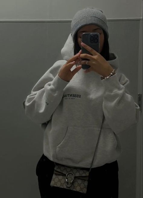 Girl Casual Outfits, Gray Hoodie Outfit, Hoodie Season, Essentials Hoodie, Mode Zara, Winter Fashion Outfits Casual, Chill Fits, Fits Clothes, Lazy Day Outfits