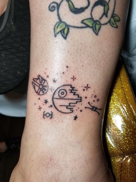 Small R2d2 Tattoo, Minimalist Lightsaber Tattoo, Princess Leia Tattoo Minimalist, Dainty Star Wars Tattoo, Simple Nerdy Tattoos, Cute Star Wars Tattoo, Star Wars Tattoo For Women, Floral Star Wars Tattoo, Girly Star Wars Tattoo