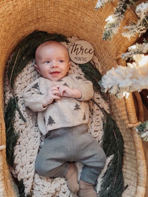 Christmas Photo Baby Boy, Newborn Photography Boy Christmas, Baby Boy Christmas Photoshoot, Christmas Photo 3 Month Old, New Born Christmas Picture, Newborn Christmas Outfit Boy, Xmas Outfit, Boys Christmas Outfits, Baby Christmas Outfit