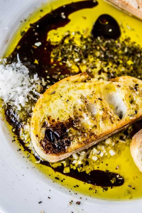 Restaurant-Style Olive Oil and Balsamic Bread Dip Dipping Bread Recipe, Balsamic Bread Dip, Balsamic Bread, Bread Dipping Sauce, Bread Dips Recipes, Bread Dipping Oil Recipe, Dipping Oil Recipe, Dipping Bread, Olive Oil Dip For Bread