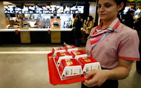 FOX NEWS: Fast food workers reveal most annoying customer habits Fast Food Workers, Fast Casual, City Restaurants, Fast Food Chains, Drive Thru, Big Mac, Human Being, Red Meat, Food Industry