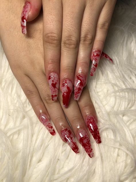 pinterest: @amacias3875 ♡💋 Twilight Nails, Ongles Goth, Blood Nails, Splatter Nails, Horror Nails, Holloween Nails, Vampire Blood, Halloween Acrylic Nails, Goth Nails