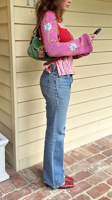 Blokette Core Fall, Thrifted Jeans Outfit, Lorelai Gilmore Jeans, Lorelai Gilmore Inspired Outfits, Red Spring Outfit, Lorelai Gilmore Fashion, Cute Thrifted Outfits, Lorelai Gilmore Outfits, Embroidered Jeans Outfit