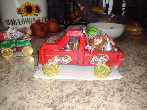 Candy Christmas Truck, Christmas Candy Truck, Candy Truck Diy, Candy Truck Ideas, Christmas Candy Semi Truck, Christmas Candy Ideas Gifts, Candy Ideas For Gifts, Candy Gifts For Christmas, Diy Secret Santa Gifts