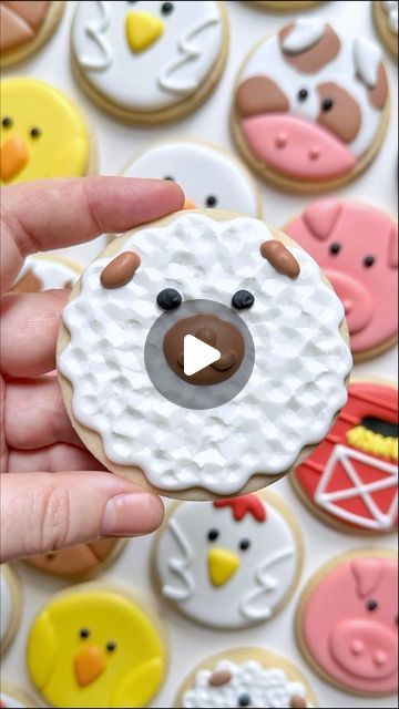 Grace Gaylord | Cookie Artist & Content Creator ~ NYC on Instagram: "🐑   2.5 mins ⏩️ 27 sec  Want to learn how to make 8 barnyard animal cookies on a circle?? Link is in my bio to purchase this online class 🤩  Your purchase includes a 1 hour class recording and a 61 page workbook (detailed instructions on recipes, links for what you need to you buy, prep work, step-by-step photo instructions for decorating each cookie and much more!). Resources are available to you for forever after purchase. And make sure you sign up for my mailing list to get an additional 10% off your first order!  Cutter 3” circle @brightoncutters   Tipless bags @borderlandsbakery Use code THEGRACEFULBAKER10 for 10% off your order!  #cookiedecorating #decoratedcookies #cookieclasses #royalicing #barnyardanimals #barn Barnyard Animal Cookies, Circle Birthday Cookies Decorated, Farm Animals Cookies, Decorated Circle Cookies, Decorated Round Cookies, Farm Animal Cookies Decorated, Farm Animal Cookies, Circle Cookies Decorated, Safari Animal Cookies