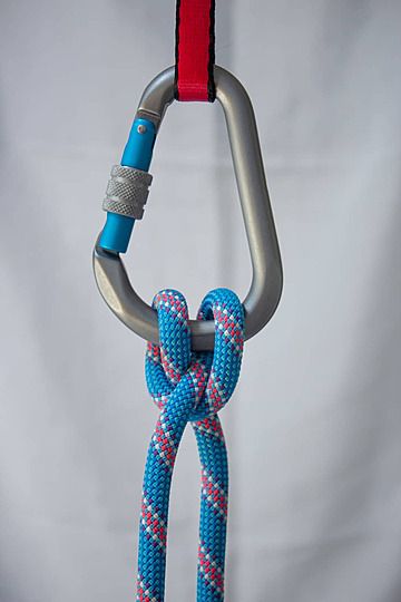 abseiling,aluminum,isolated,adventure,aid,belay,knot,protection,gear,blue,self rescue,screw lock,screwgate,mountaineering,equipment,rope,mountain,rappel,security,climbing,abseil,sport,safety,carabiner,device,clove hitch,hitch,sport climbing,karabiner,caribiner,alpinism,climb,hms,clove,closeup,climbing gear,lock,scrowlock Gear Aesthetic, Rappelling Gear, Climbing Aesthetic, Urban Climbing, Rock Climbing Equipment, Clove Hitch Knot, Climbing Knots, Rock Climbing Rope, Hitch Knot