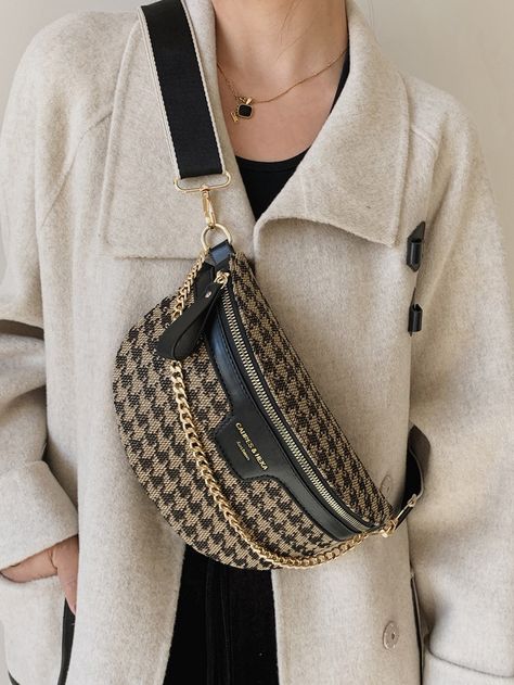 Paris Outfits Fall, Paris Outfits Spring, Paris Outfits Summer, Sling Bags Women, Parisian Outfits, Waist Bag Women, Fanny Pack Women, Bum Bags, Parisian Chic Style