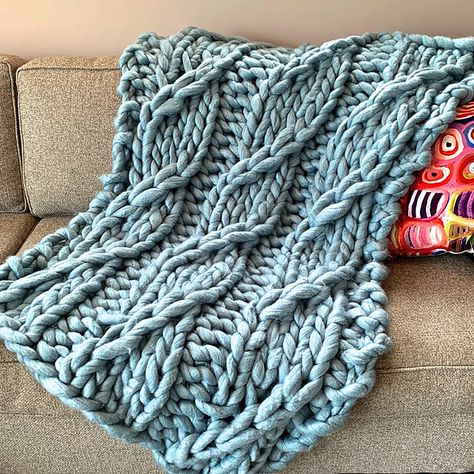 Free Pattern: Knit a Pendere Cable Blanket … Big Knitting at it’s BEST! | KnitHacker Cable Blanket, Yarn Projects Crochet, Cables Blanket, Cable Knit Blankets, Big Yarn, Jumbo Yarn, Diy Wool, Colorful Crochet, Easy Crochet Projects