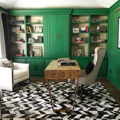 Best Sherwin Williams Green, Emerald Green Bedrooms, Sherwin Williams Green, Social Project, Masculine Interior, Prairie Rose, Green Dining Room, Studio Spaces, Farmhouse Laundry