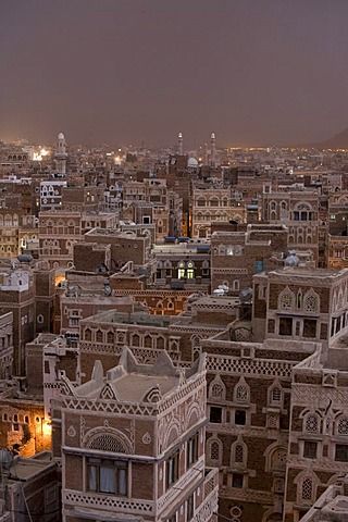 Yemeni Architecture, Yemen Sanaa, Islamic Society, Urban Landscape Design, المملكة العربية السعودية, Sunset Wallpaper, Historical Place, Yemen, Beautiful Places To Travel