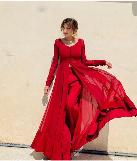 Red Color Dress Indian, Red Colour Indian Dress, Red Saree Dresses For Diwali, Indian Outfits For Plus Size Women, Dress Ideas For Wedding Guest Indian, Red Kurti Designs Party Wear, Red Georgette Party Wear Dress, Red Kurti Design, Red Georgette Kurti