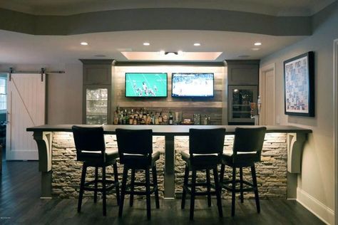 Clever Basement Bar Ideas: Making Your Basement Bar Shine Classic Basement Bar, Downstairs Bar Ideas, Basement Bar Lighting, Bar Ideas For Home Basement, Bar Lighting Ideas, Downstairs Bar, Basement Bars, Basement Bar Plans, Basement Bar Ideas