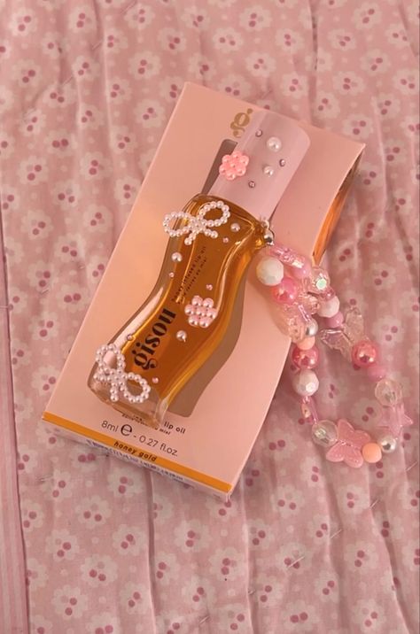 Gisou Lip Oil Charm, Gisou Lip Oil, Make Up Items, Casual Makeup, Sephora Skin Care, Basic Makeup, Makeup Aesthetic, Top Makeup Products, Makeup Needs