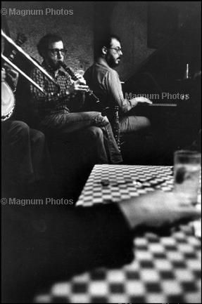 Gilles Peress NYC Woody Allen at the Michel´s Pub Manhattan 1980 Manhattan Woody Allen, Playing Clarinet, Woody Allen, French Photographers, Historical Images, Custom Guitars, Magnum Photos, Indie Music, Soul Music