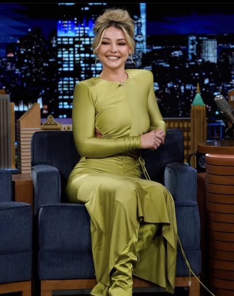 Jimmy Fallon Show, Fancy Fits, Prom Eye Makeup, Madelyn Cline, The Tonight Show, Prom Queens, Celebrity Design, Tonight Show, Jimmy Fallon