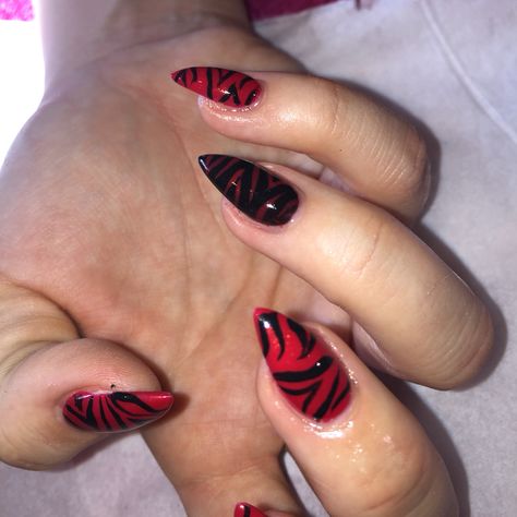 Nail Inspo Emo, Red And Black Short Nails, Black And Red Nails Short, Red And Black Grunge Nails, Red And Black Nails Ideas, Red Zebra Print Nails, Red Zebra Nails, Emo Nails, Scene Nails