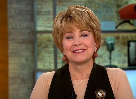 Jane Pauley is blissfully married to her husband of 43 years. She has 3 children and 4 grandchildren. Know more about her personal life and net worth here... Liberty Mutual Insurance, Jane Pauley, Tom Brokaw, Liberty Mutual, Year Of Dates, Two Daughters, 3 Kids, Today Show, Wedding Vows