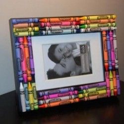 35 Uses for Crayons: They’re not just for Coloring!  (I clicked on the link - these are some rad ideas!!)  (and yes I said "rad") Teacher Diy, Crayon Crafts, Picture Frame Crafts, Frame Diy, Crayon Art, Gifts For Teachers, Frame Crafts, Crafty Craft, Craft Time