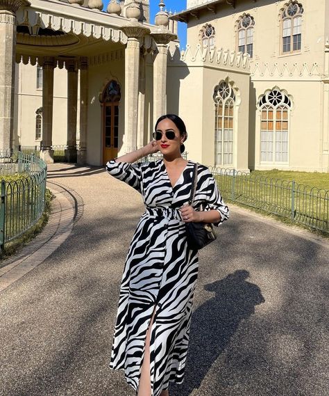 Zebra Print Outfits, Body Type Clothes, Edgy Work Outfits, Long Tunics, Casual Frocks, Animal Print Outfits, Casual Wear Women, Saree Blouse Designs Latest, Casual Day Outfits