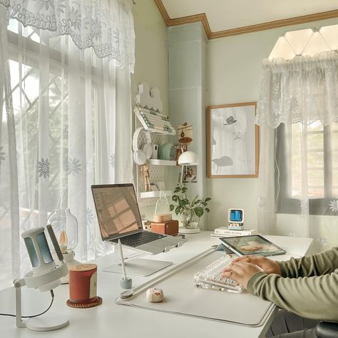 Korean Desk Aesthetic, Desk Korean, Desk Inspo Aesthetic, Macbook Desk, Korean Desk, Typewriter Keyboard, Setup Inspiration, College Dorm Desk, Retro Typewriter