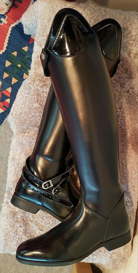 Horses Aesthetics, Dressage Boots, Stile Blair Waldorf, Horse Riding Boots, Equestrian Aesthetic, Equestrian Girls, Riding Horse, Horse Accessories, Equestrian Boots