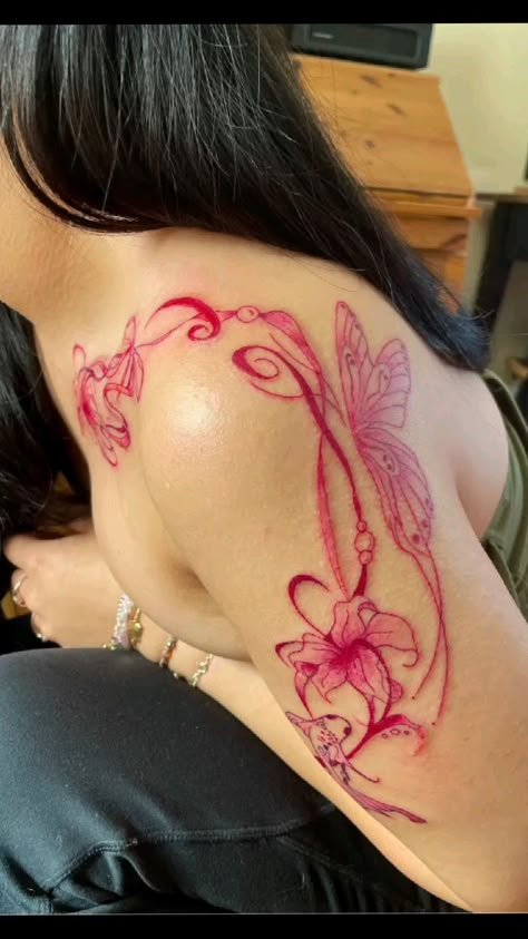 red ink tattoo Pink Tattoo, Cute Hand Tattoos, Pretty Hand Tattoos, Red Ink Tattoos, Tattoos For Black Skin, Pretty Tattoos For Women, Dope Tattoos For Women, Śliczne Tatuaże, Cute Tattoos For Women