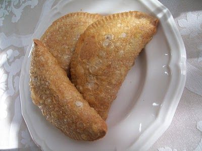 Empanada Ideas, Taco Bell Empanada Recipe, Cinnamon Apple Empanadas, Apple Empanadas Taco Bell, Carmel Apple Empanadas Air Fryer, Carmel Apple Empanada, Taco Bell Apple Empanada Recipe, Caramel Apple Empanadas Taco Bells, Taco Bell Caramel Apple Empanada Recipe