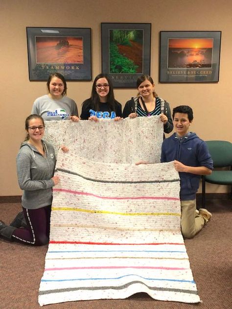 Students Crochet Plastic Bags Into Sleeping Mats for the Homeless. Miles of Mats released Three Rivers Community Schools Crochet Plastic Bags, Crochet Grocery Bag, Plastic Bag Crafts, Plastic Bag Crochet, Recycled Plastic Bags, Award Ideas, Christmas Service, Siren Song, Peg Loom